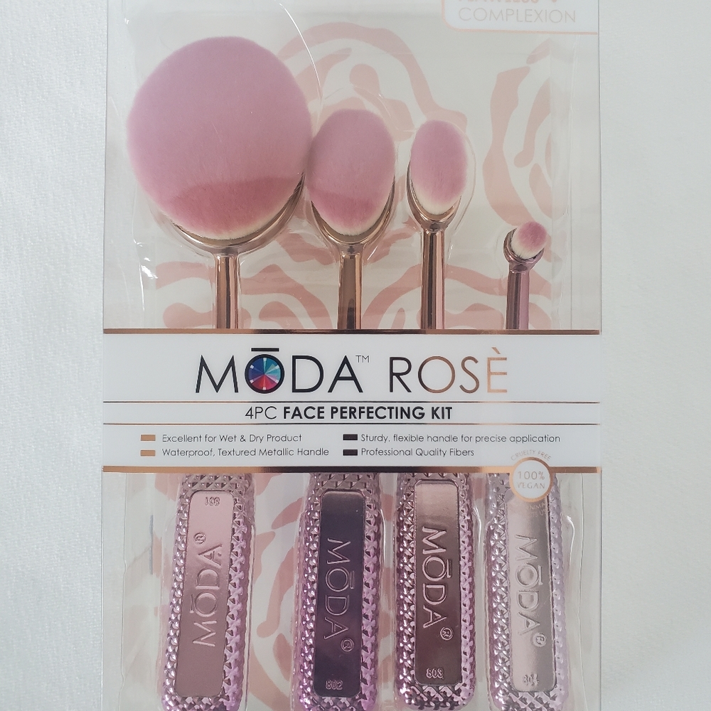 Royal and Langnickel Moda Rose 4 Piece Makeup Brush Set